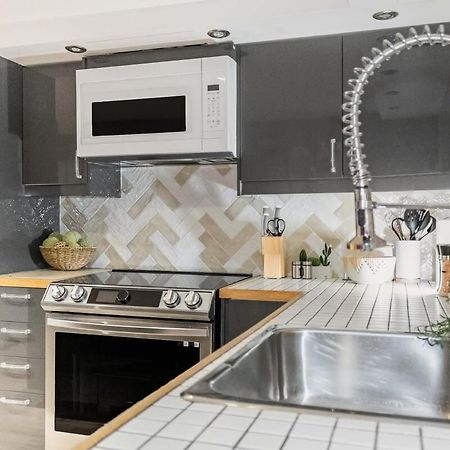 Magnificent 2Br Apartment Fully Equipped มอนทรีอัล ภายนอก รูปภาพ