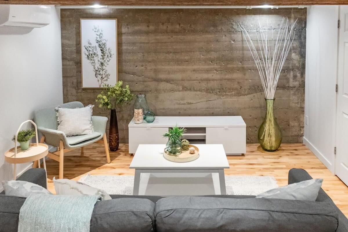 Magnificent 2Br Apartment Fully Equipped มอนทรีอัล ภายนอก รูปภาพ