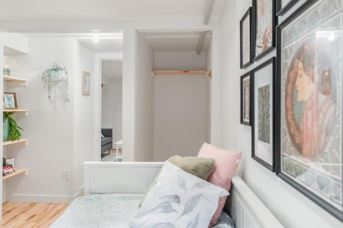 Magnificent 2Br Apartment Fully Equipped มอนทรีอัล ภายนอก รูปภาพ
